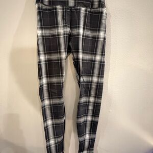 ALO Yoga Black and White Plaid Leggings